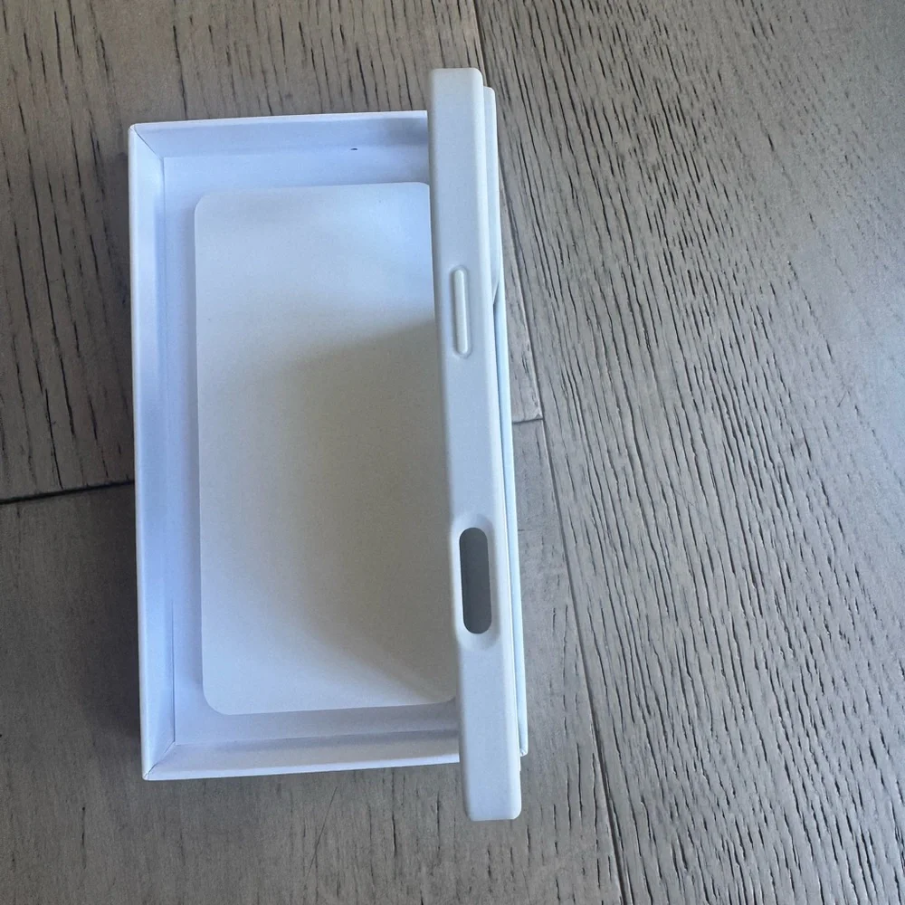 Rimowa iPhone case Aluminum iPhone 17 pro Max - Picture 7 of 9